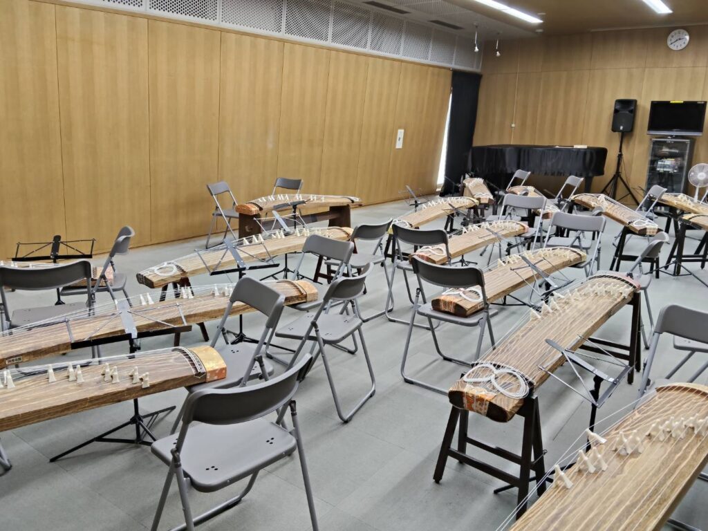 ワークショップを待つ箏の面々